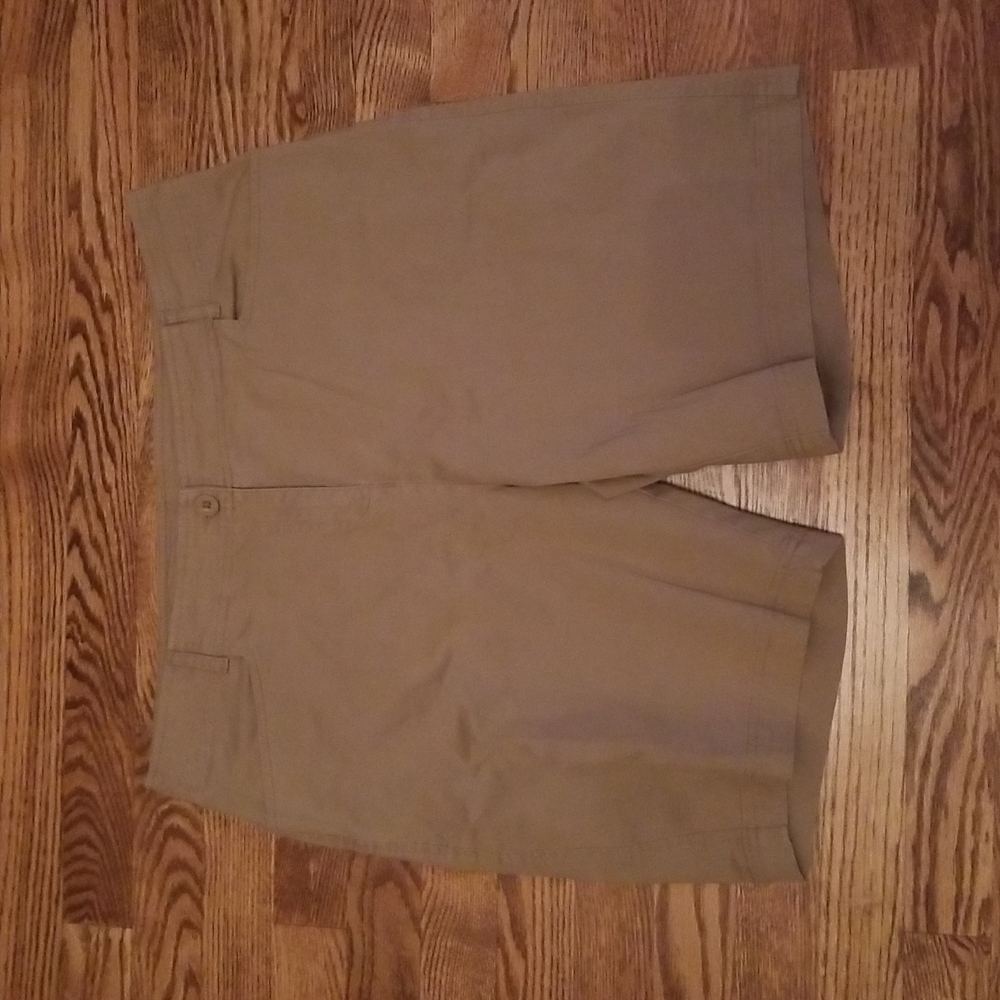 (16) Carroll Reed Women's Cotton Blend Shorts Casual Classic Neutral Mid Length